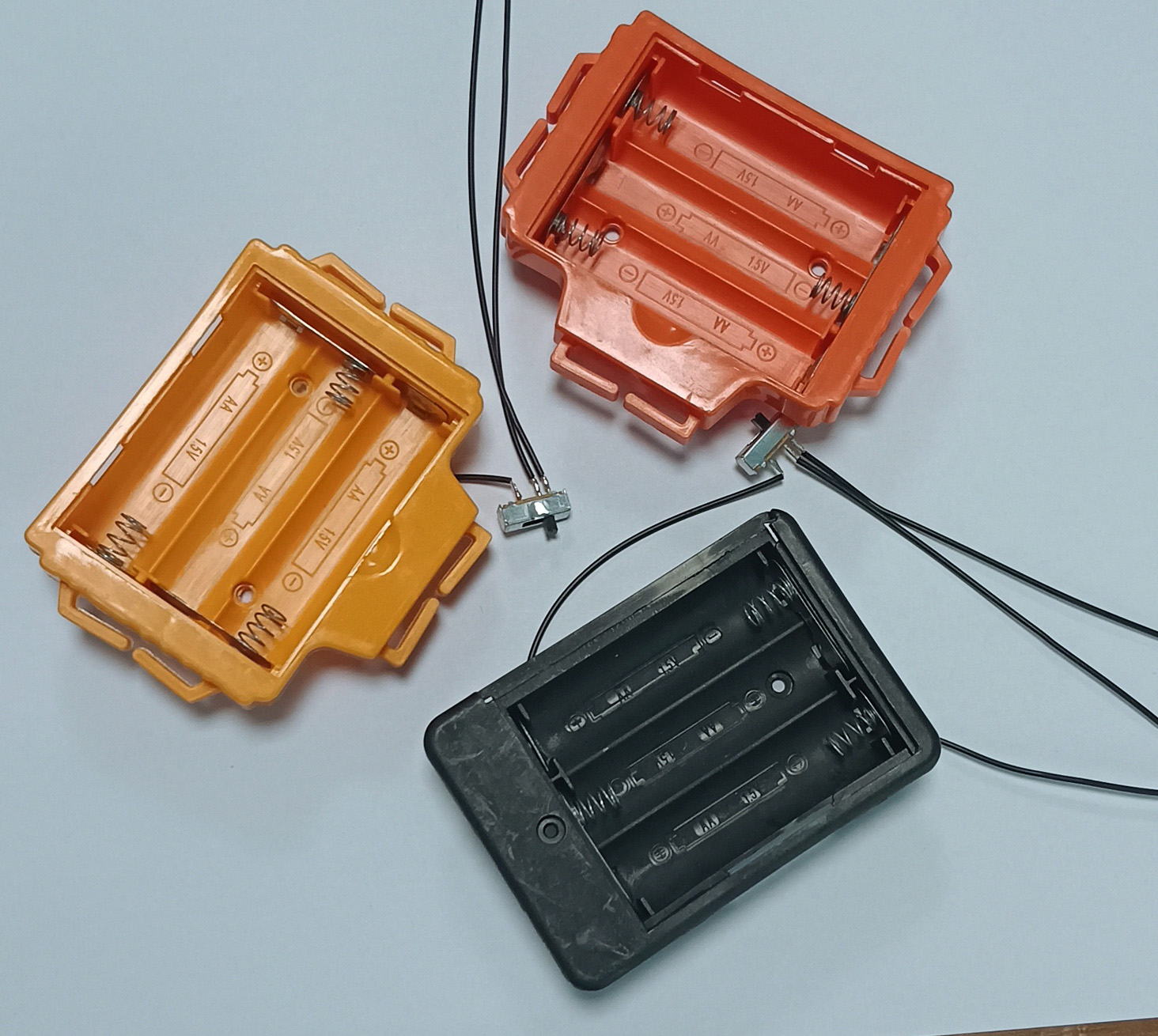 正負極電池片自動組裝設備的功能、工作原理及應用產品